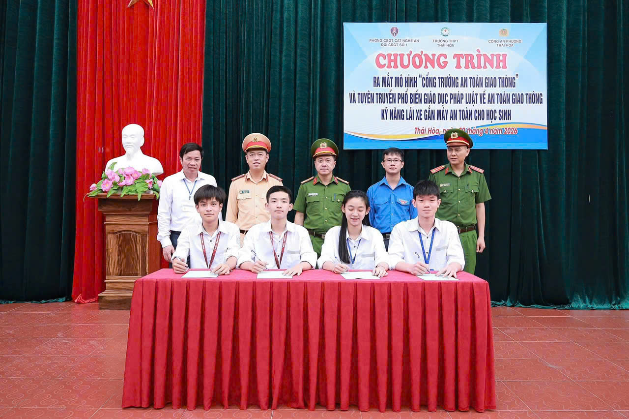 Học sinh ký cam kết