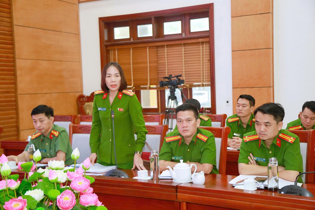 Đại biểu thảo luận 