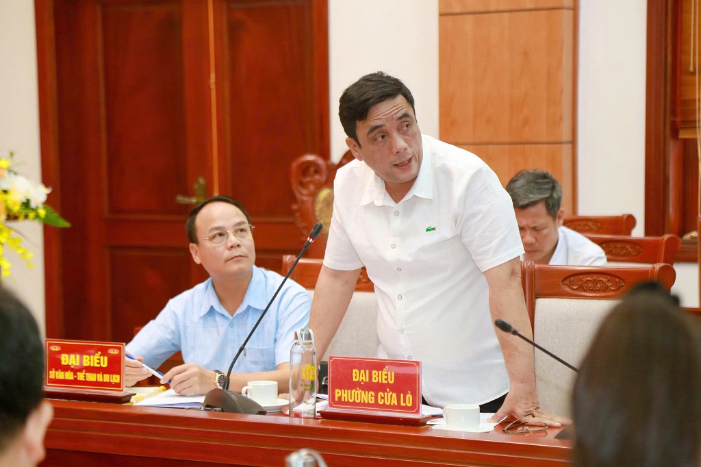 Đại biểu thảo luận 