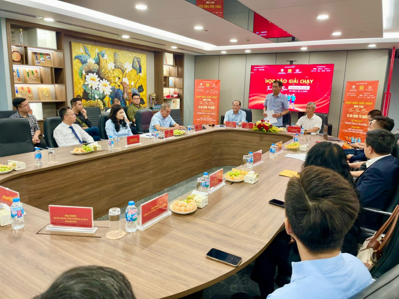 Toàn cảnh buổi họp báo