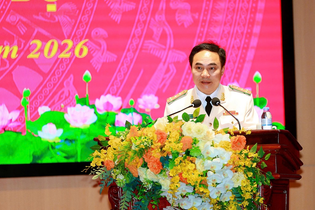 Đồng chí Đại tá Nguyễn Huy Khích, Phó Giám đốc Công an tỉnh Nghệ An phát biểu nhận nhiệm vụ 