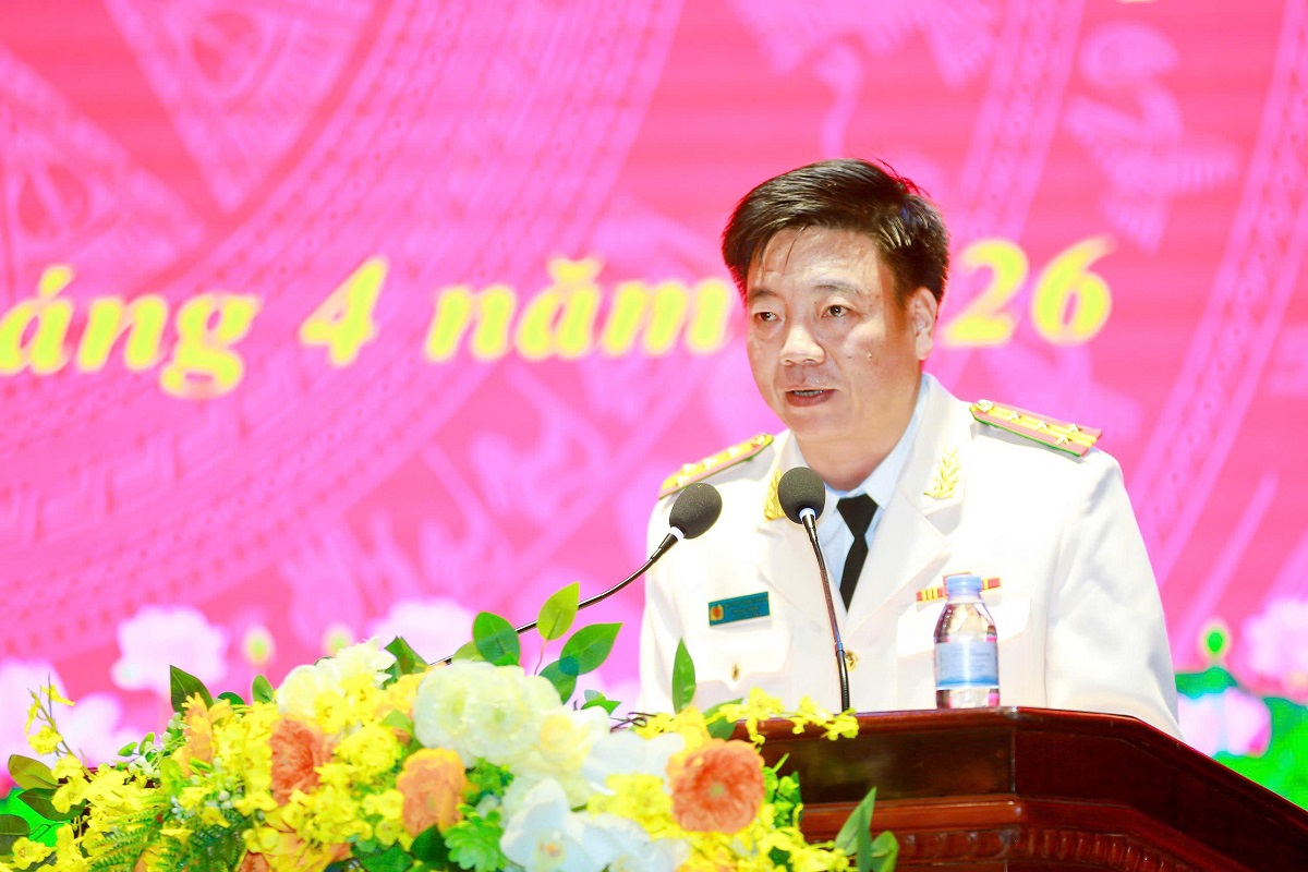 Thay mặt các đồng chí được thăng cấp bậc hàm, nâng bậc lương, đồng chí Đại tá Nguyễn Trọng Khanh, Trưởng phòng Công tác chính trị phát biểu tại buổi lễ