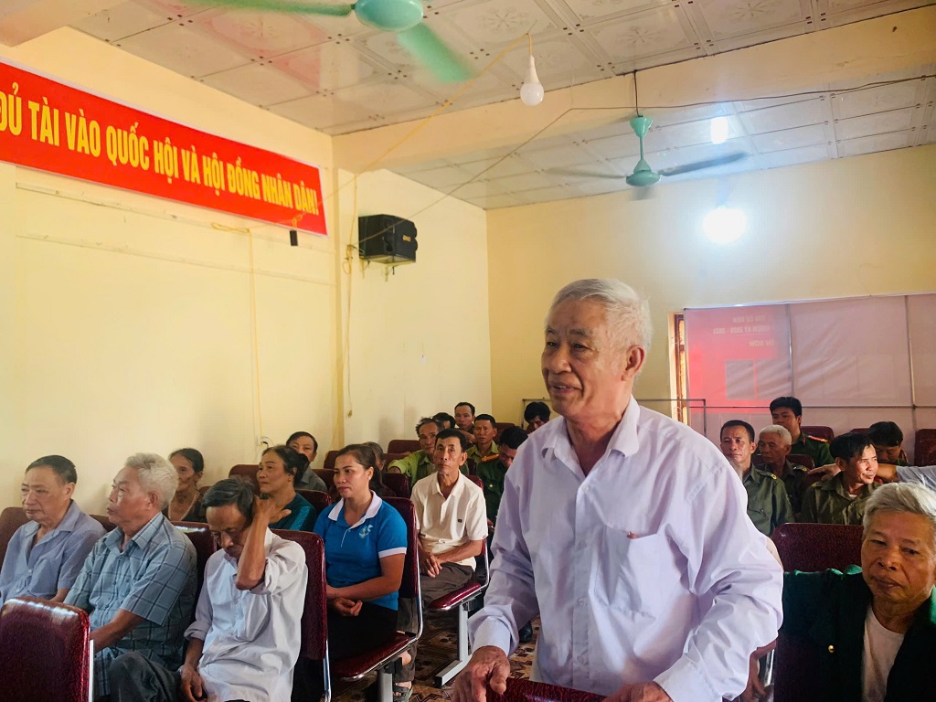 Người dân phát biểu ý kiến 