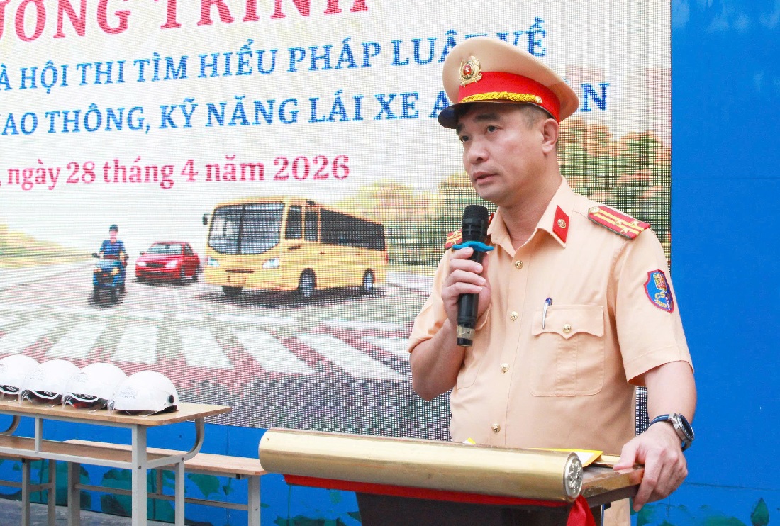 Đồng chí Thượng tá Nguyễn Hàm Thắng, Phó Trưởng phòng CSGT phát biểu tại Chương trình