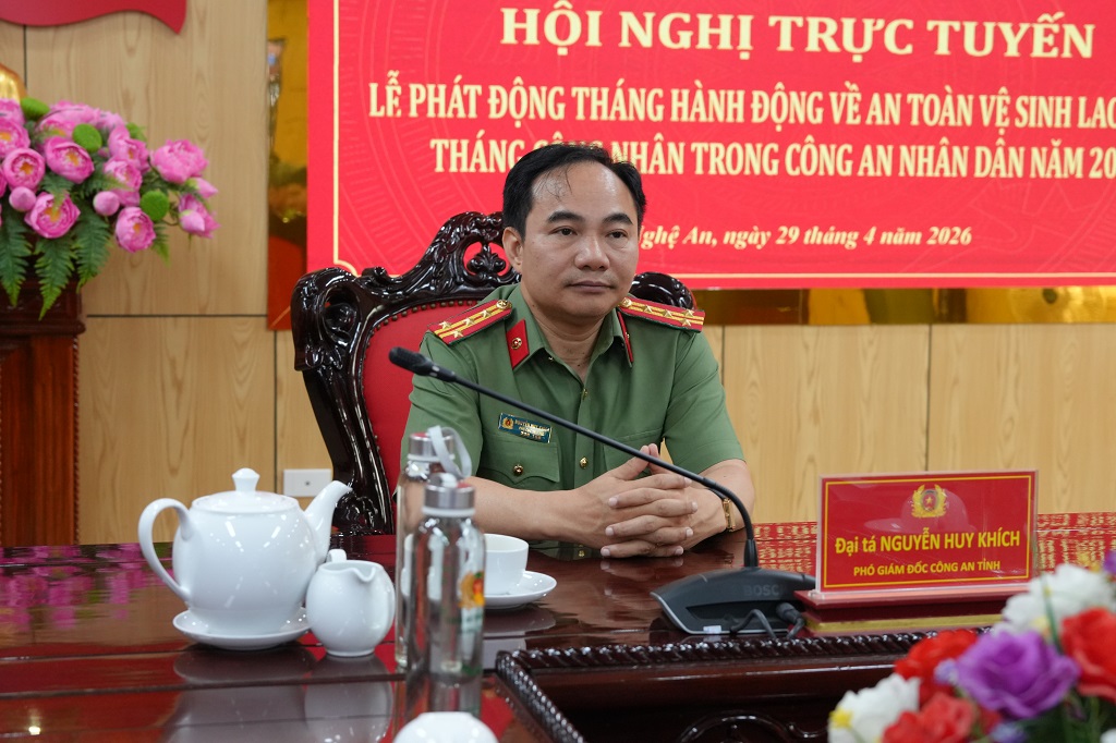 Đồng chí Đại tá Nguyễn Huy Khích - Phó Giám đốc Công an tỉnh chủ trì Hội nghị tại Điểm cầu Công an tỉnh Nghệ An