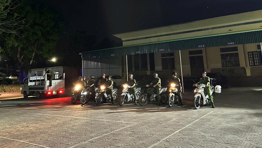 Công an xã tuần tra bảo đảm ANTT dịp nghỉ lễ