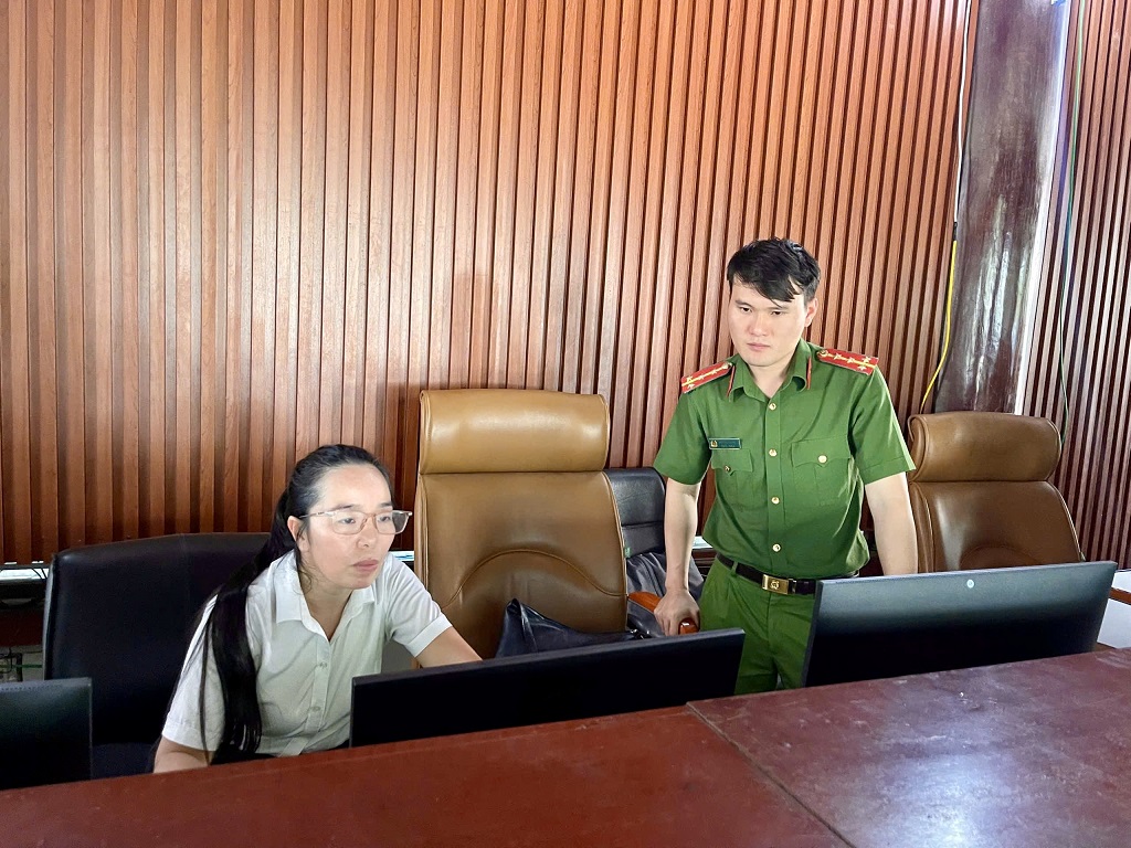 Công an xã Quỳnh Phú tăng cường quản lý lưu trú dịp lễ 30/4 - 01/5