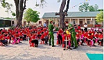 Công an xã Lam Thành tuyên truyền pháp luật tại trường học