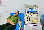 Công an xã Thiên Nhẫn hiến máu cứu người