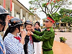 Công an xã Giai Xuân tuyên truyền, phổ biến pháp luật cho học sinh