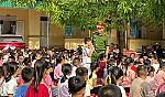 Công an xã Hưng Nguyên tuyên truyền về an ninh học đường và phòng chống đuối nước