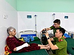 Hỗ trợ cấp căn cước cho cụ bà 87 tuổi