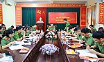 Đồng chí Đại tá Nguyễn Huy Khích, Phó Giám đốc Công an tỉnh làm việc với Công an xã Hưng Nguyên