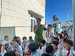 Công an phường Vinh Hưng tuyên truyền kỹ năng phòng, chống đuối nước tại Trường Tiểu học Hưng Đông