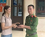 Công an xã Bắc Lý hỗ trợ tìm kiếm, trao trả tài sản người dân đánh rơi
