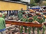 Công an xã Keng Đu hỗ trợ dựng nhà cho gia đình có hoàn cảnh khó khăn