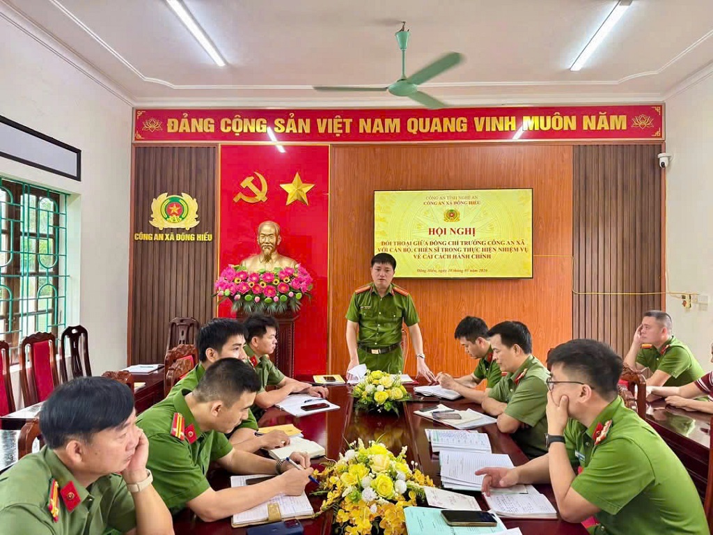 Công an xã Đông Hiếu: Đối thoại giữa Chỉ huy Công an xã với cán bộ, chiến sĩ về công tác cải cách hành chính