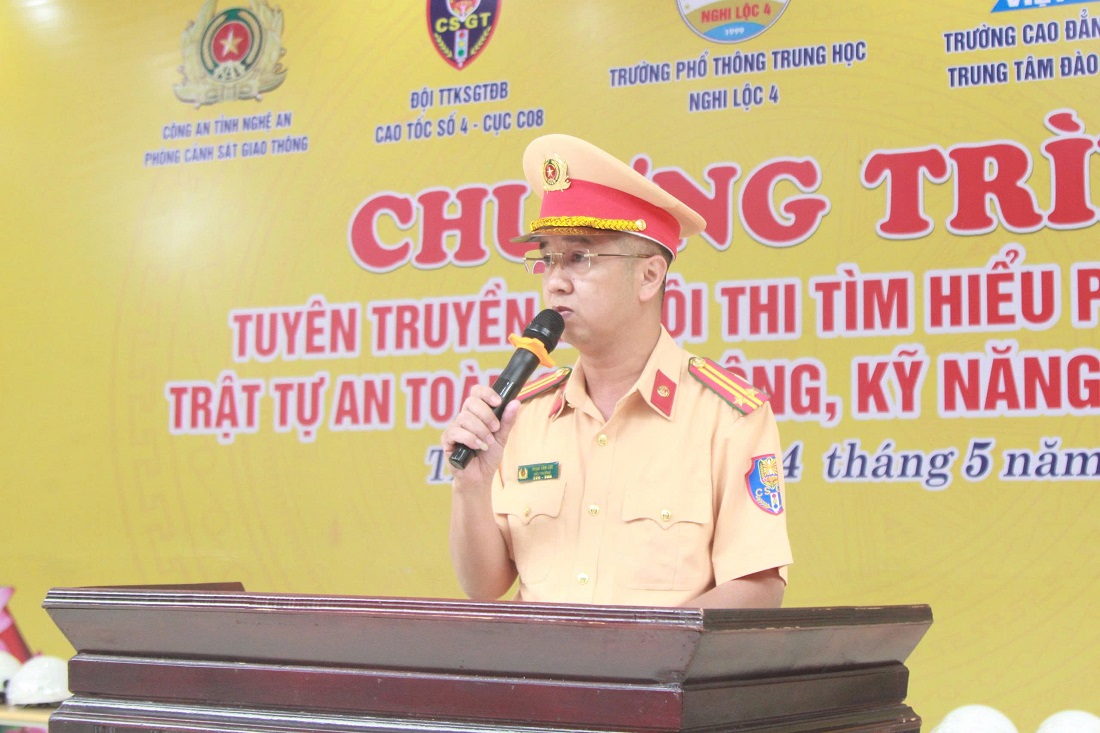 Đại diện Phòng CSGT phát biểu tại Chương trình