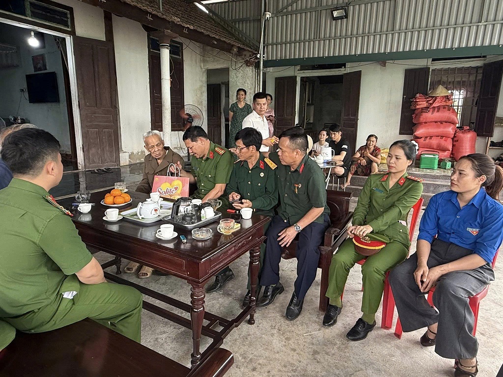 Các cựu chiến binh đã cùng ôn lại những năm tháng chiến đấu gian khổ nơi chiến trường Điện Biên năm xưa