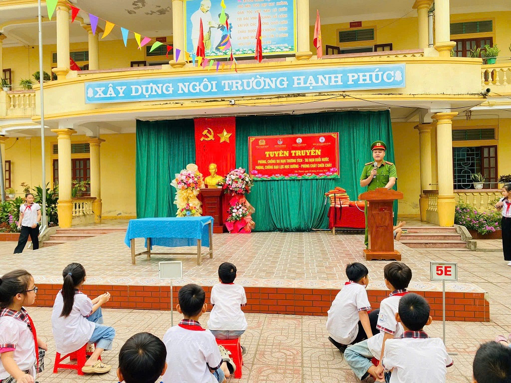 Công an xã tuyên truyền, phổ biến pháp luật