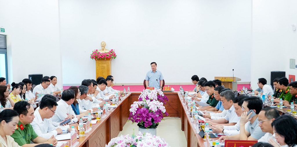 Quang cảnh buổi làm việc