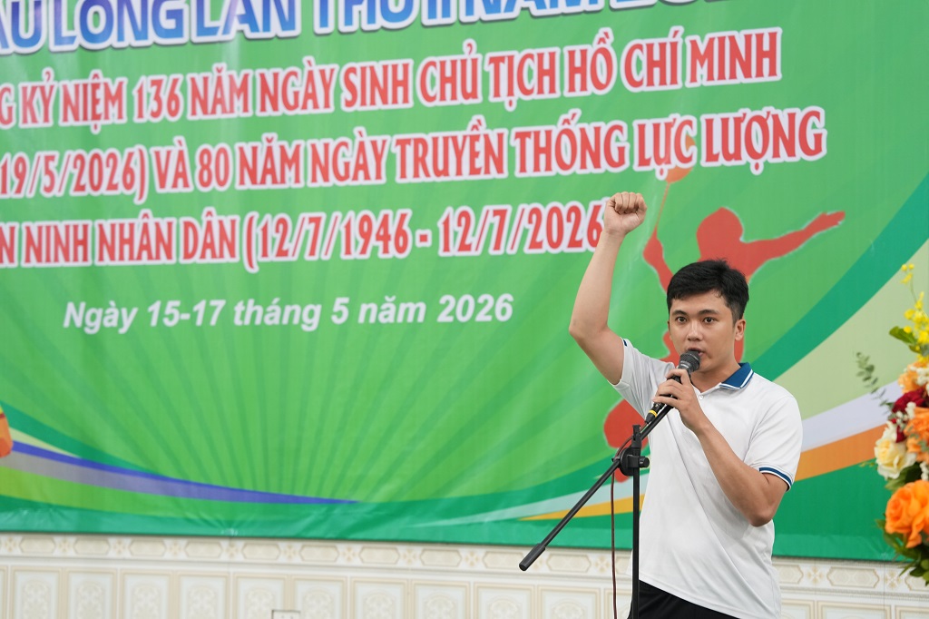 Đại diện Tổ trọng tài tuyên thệ