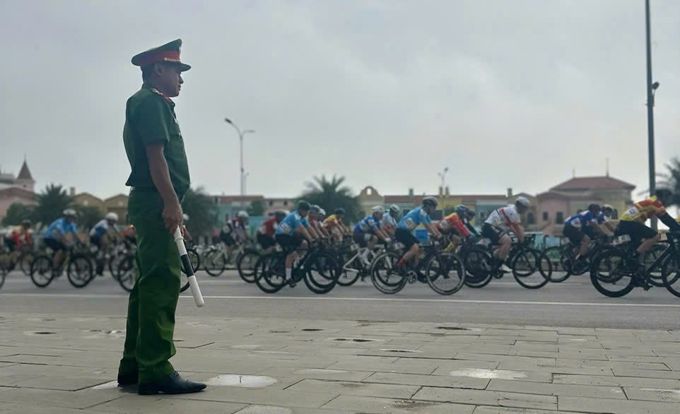 Công an phường Cửa Lò Huy động tối đa lực lượng đảm bảo an toàn cho giải đua xe đạp “Cửa Lò biển gọi”