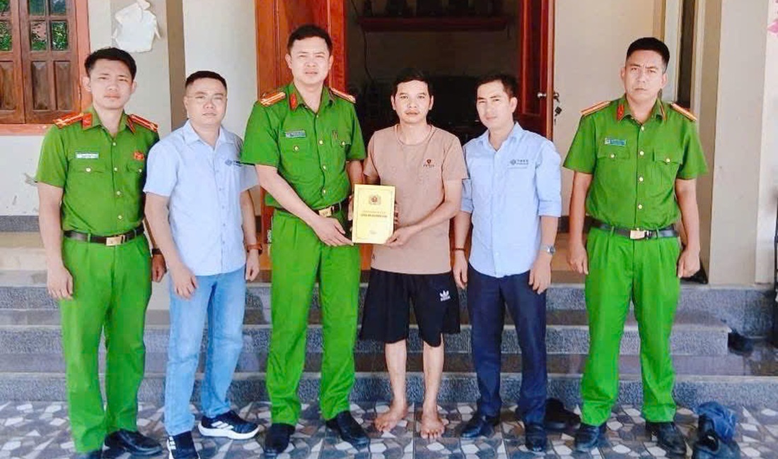 Phần quà góp phần động viên, hỗ trợ gia đình anh Hoàng Viết Anh vượt qua khó khăn, ổn định cuộc sống