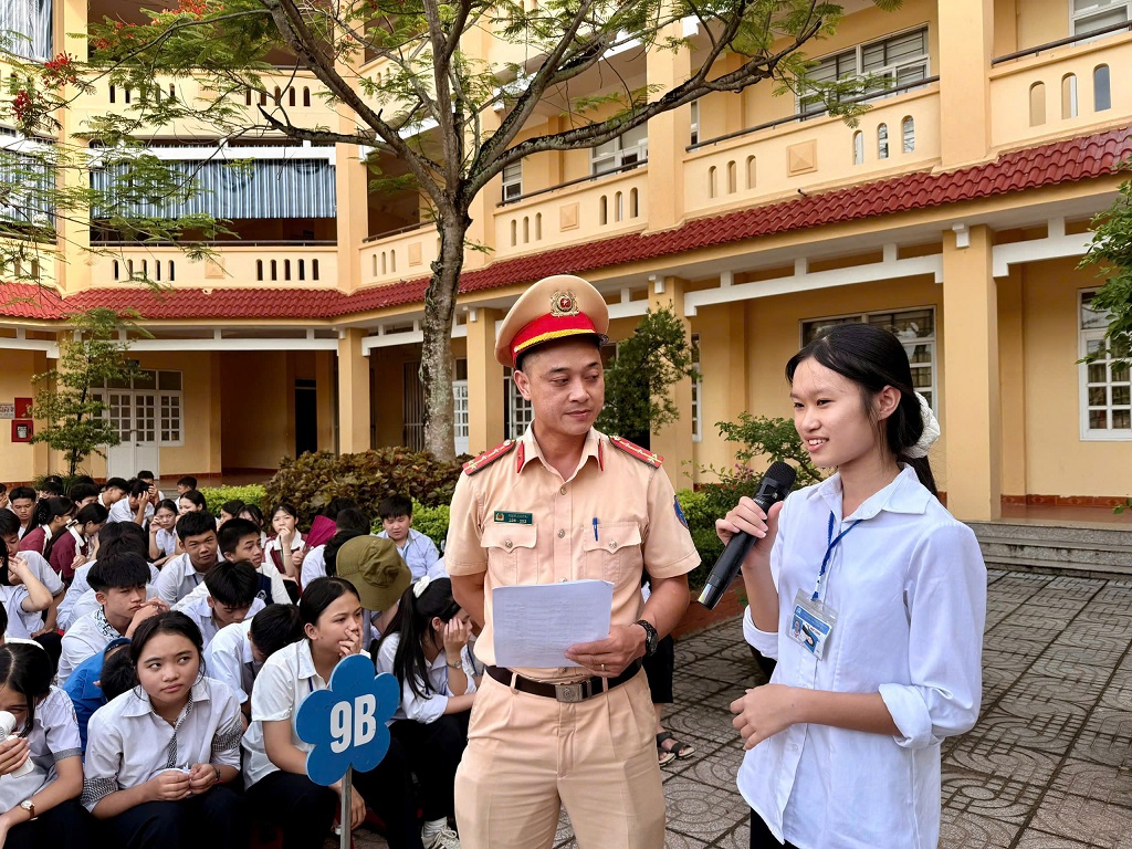 Tuyên truyền, phổ biến kiến thức Luật Giao thông đường bộ cho học sinh