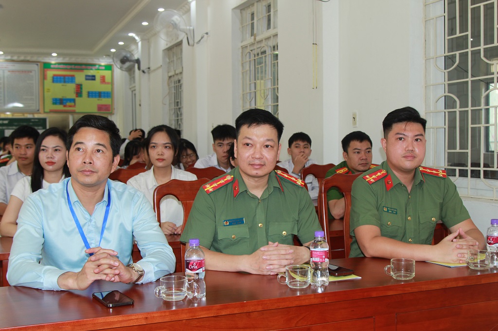 Đại biểu dự chương trình    