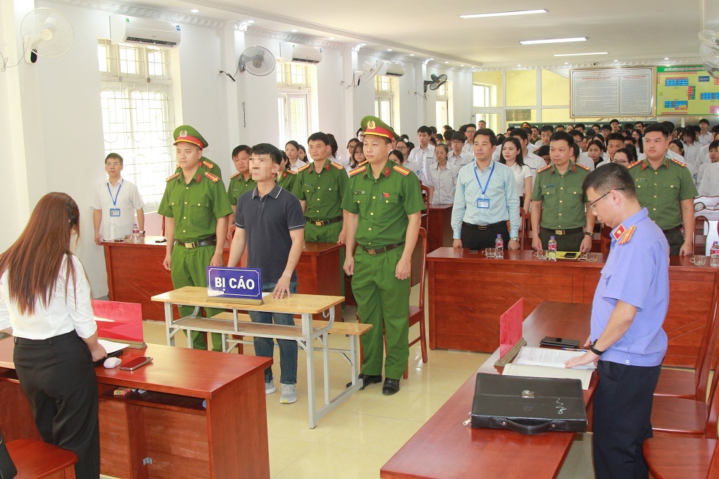Phiên tòa giả định tổ chức tại Trường THPT Lê Viết Thuật