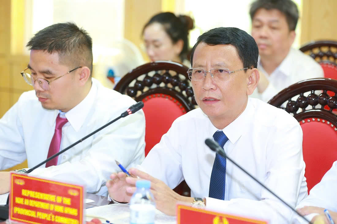 Đồng chí Vi Ngọc Quỳnh, Giám đốc Sở Nội vụ phát biểu tại buổi làm việc