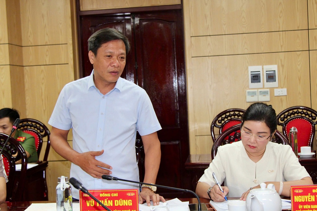 Đại diện lãnh đạo ban, sở, ngành thuộc Tổ công tác phát biểu