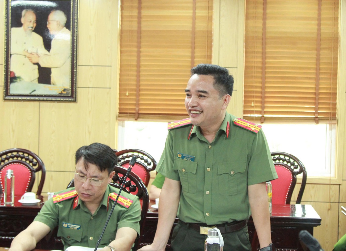 Đại biểu thảo luận 