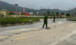 Cảnh báo nguy cơ tai nạn giao thông từ cát, sỏi rơi vãi tại vòng xuyến thuộc xã Đại Huệ