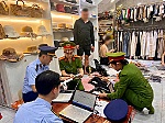 Công an phường Thành Vinh tạm giữ hơn 300 sản phẩm thời trang nghi giả mạo nhãn hiệu nổi tiếng