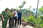 Nỗ lực khống chế đám cháy tại xã Thiên Nhẫn