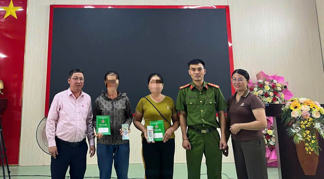 Công an xã Tam Quang hỗ trợ người sau cai nghiện ma túy tái hòa nhập cộng đồng