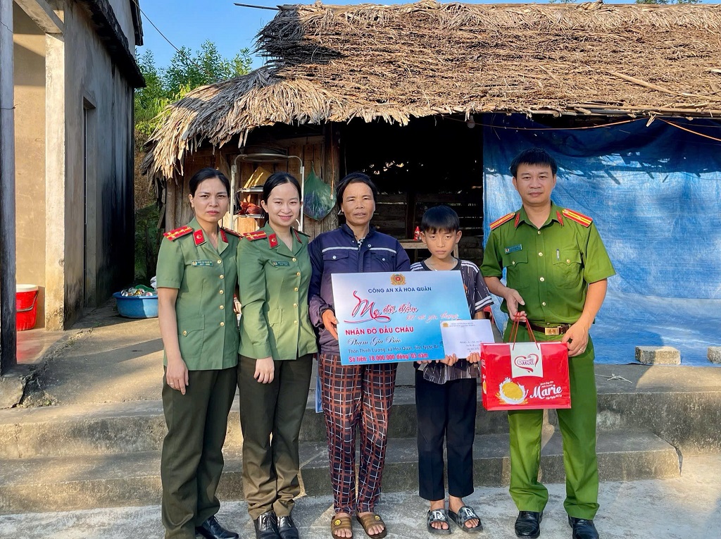 Công an xã Hoa Quân tổ chức nhiều hoạt động ý nghĩa hướng về trẻ em có hoàn cảnh khó khăn