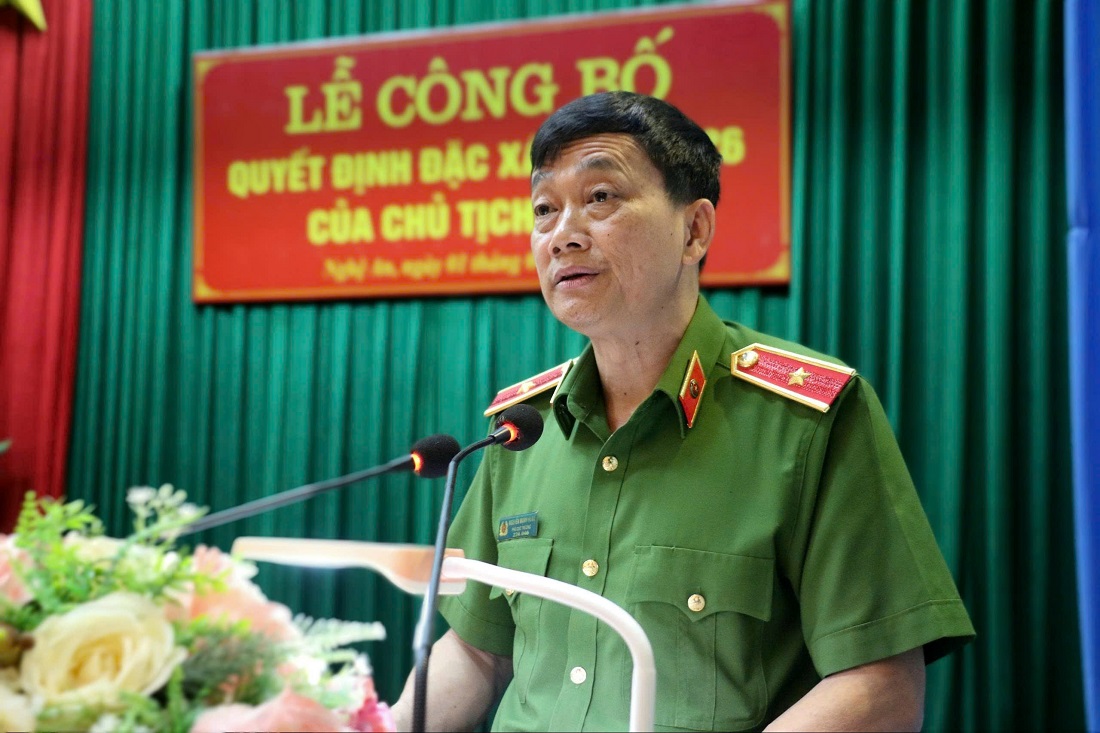 Đồng chí Thiếu tướng Nguyễn Mạnh Hùng, Phó Cục trưởng Cục Cảnh sát QLHC về TTXH phát biểu tại buổi lễ