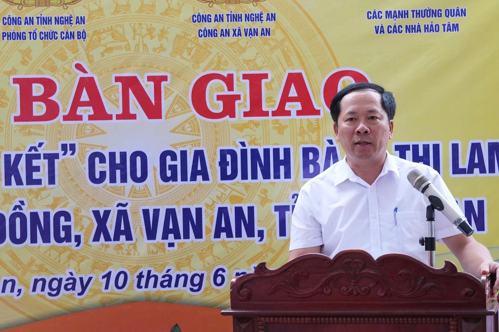 Đồng chí Nguyễn Thạc Âu, Bí thư Đảng ủy, Chủ tịch HĐND xã Vạn An phát biểu 
