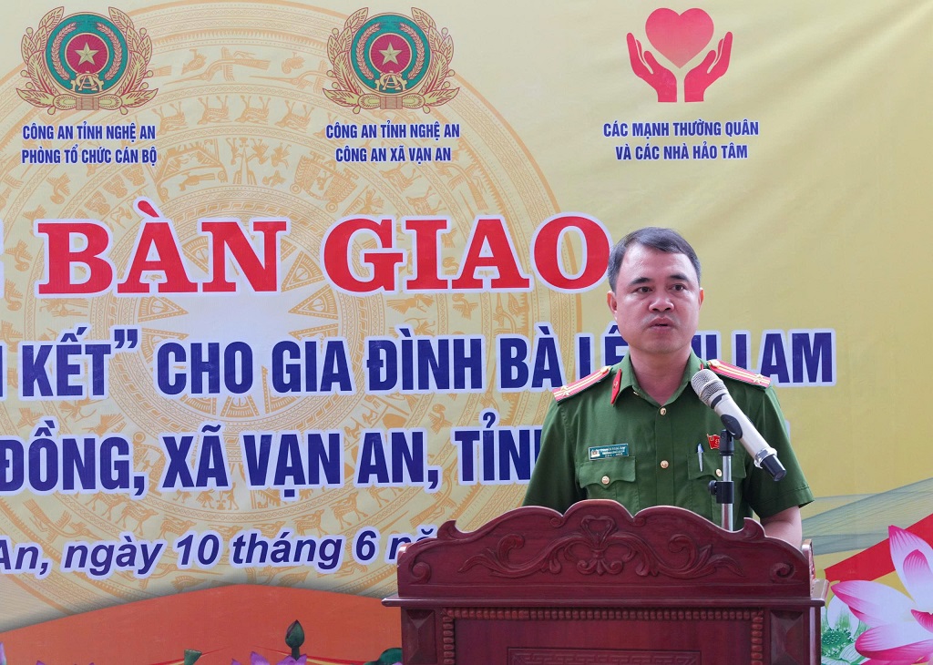 Đại diện Công an xã Vạn An phát biểu