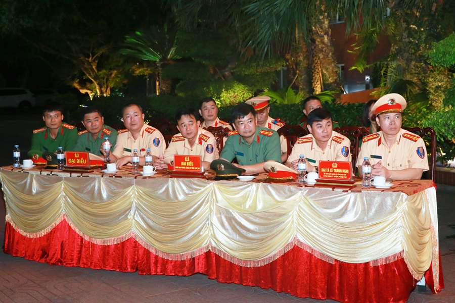 Đại biểu tham dự buổi lễ