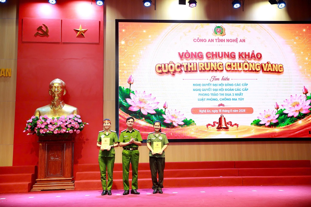 Ban Tổ chức trao giải Khuyến khích