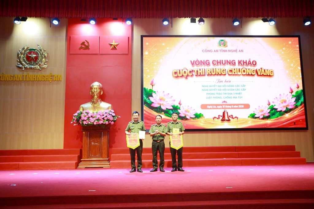 Ban Tổ chức trao giải đội cổ động viên phong cách