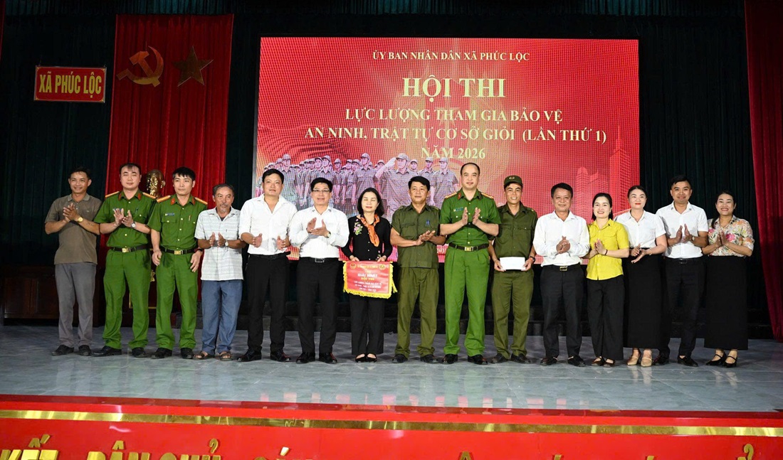 Trao giải cho đội đạt thành tích xuất sắc