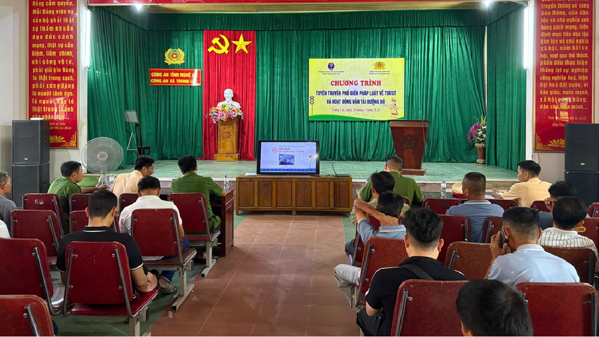 Buổi tuyên truyền góp phần nâng cao ý thức chấp hành pháp luật của tài xế, chủ phương tiện
