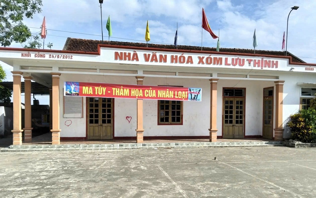 Công an xã Đô Lương tuyên truyền trực quan tại nhà văn hóa xóm