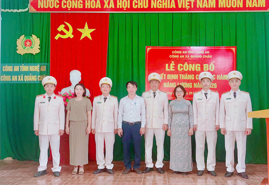 Các đồng chí được thăng cấp bậc hàm, nâng lương đợt này