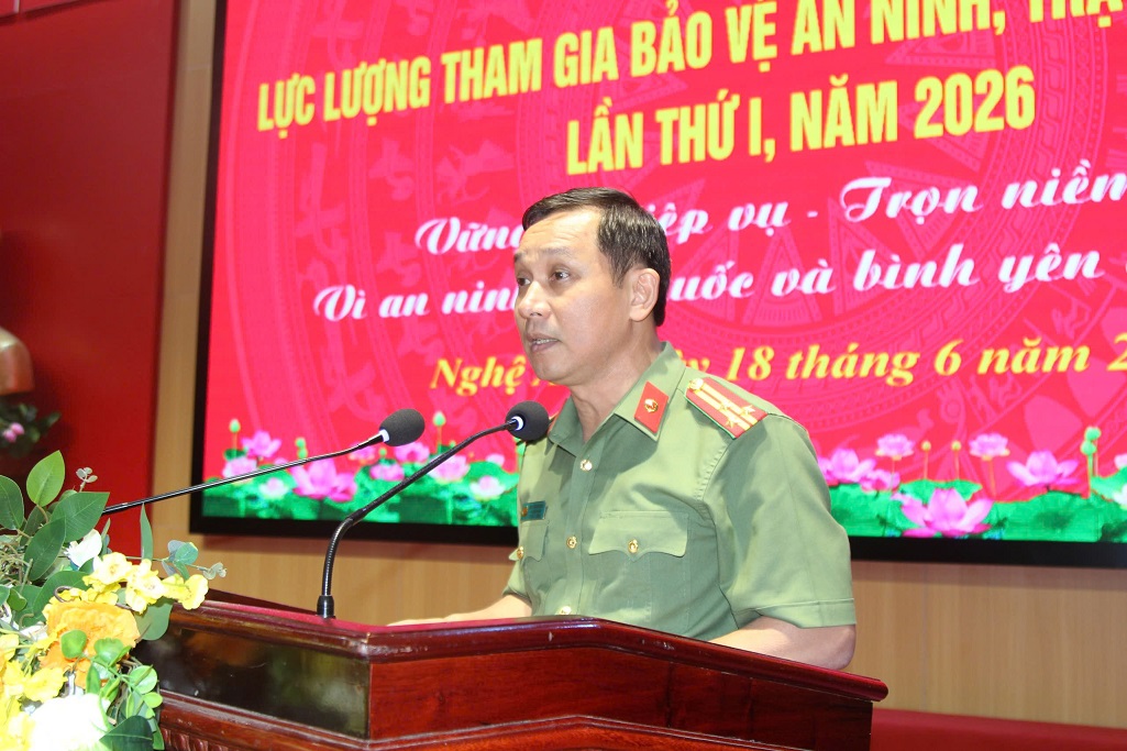 Đại diện Lãnh đạo Phòng Tham mưu Công an tỉnh, Phó Trưởng Ban giám khảo phát biểu đánh giá Hội thi 